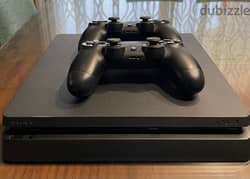 ps4 with two controllers / بلايستيشن ٤ مع دراعين