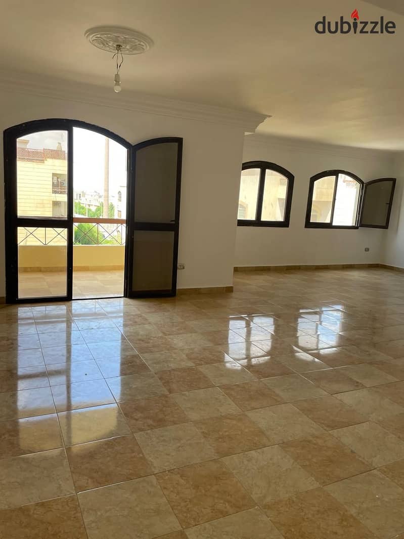 Penthouse for rent in Zizinia Compound 1