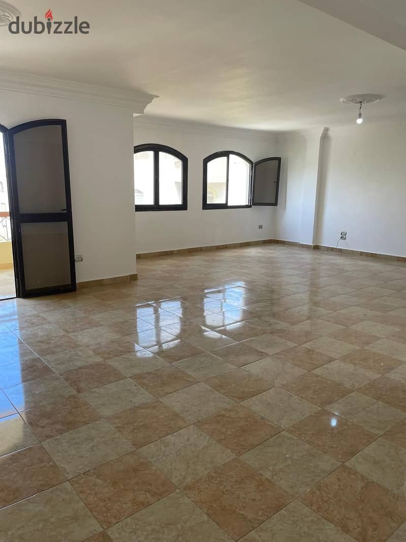 Penthouse for sale in Zizinia Compound 7