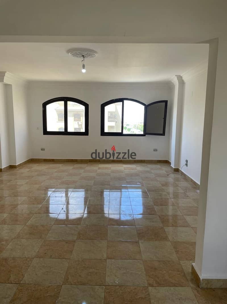 Penthouse for rent in Zizinia Compound 11