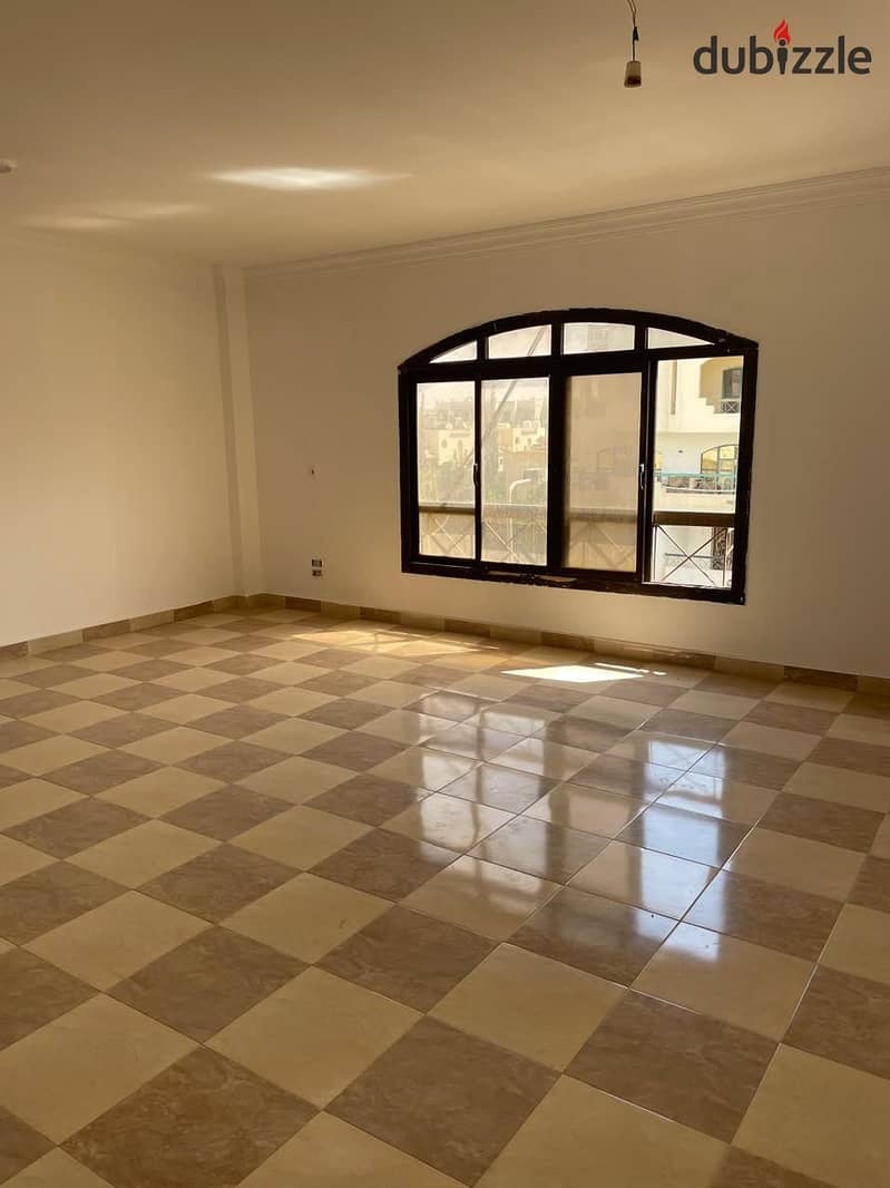 Penthouse for sale in Zizinia Compound 0