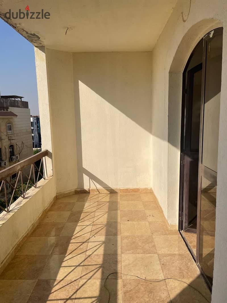 Penthouse for rent in Zizinia Compound 12