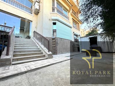 For sale, an apartment of 300 meters, ground floor, with a garden of 60 meters, highest distinction