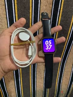 ‏Apple Watch SE بطاريه 100% حالتها زي الجديده بالظبط مقاس 44