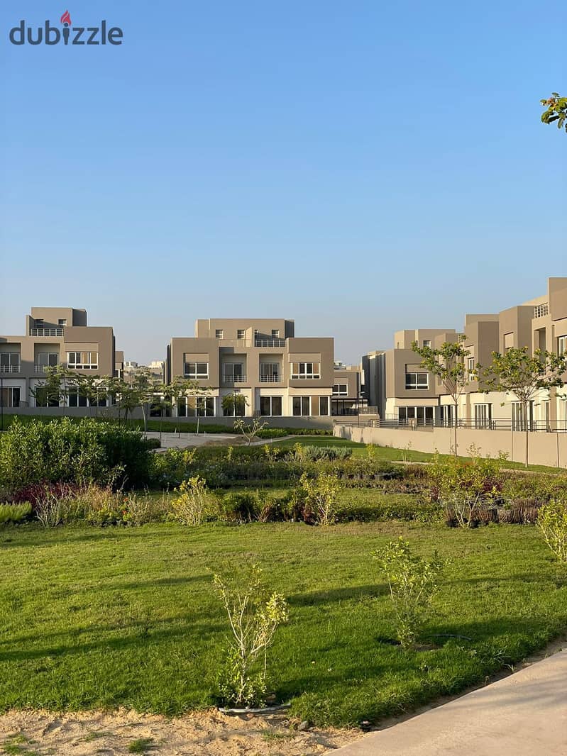 Receive immediately a twin house of 393 sqm in the heart of Sheikh Zayed, near Al Rabwa and Al Ahly Club. 10