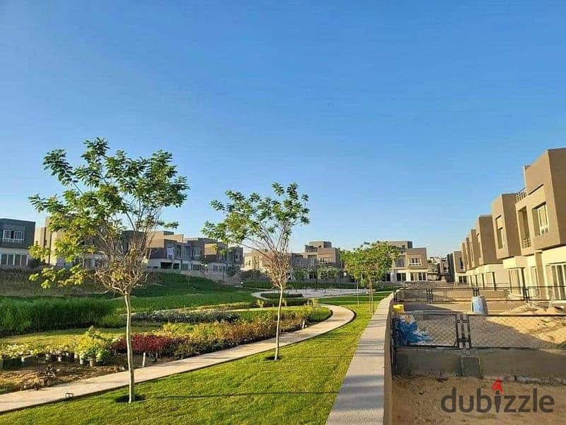 Receive immediately a twin house of 393 sqm in the heart of Sheikh Zayed, near Al Rabwa and Al Ahly Club. 13