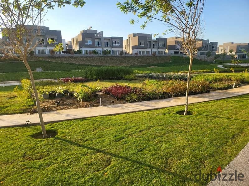 Receive immediately a twin house of 393 sqm in the heart of Sheikh Zayed, near Al Rabwa and Al Ahly Club. 31