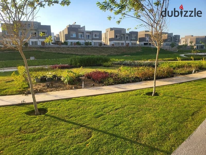 Receive immediately a twin house of 393 sqm in the heart of Sheikh Zayed, near Al Rabwa and Al Ahly Club. 33