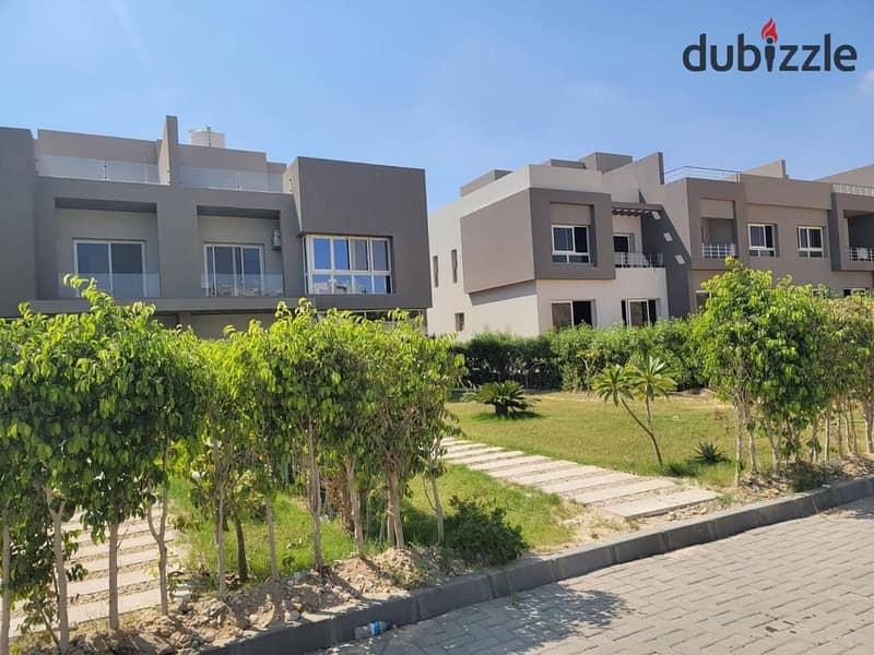 Receive immediately a twin house of 393 sqm in the heart of Sheikh Zayed, near Al Rabwa and Al Ahly Club. 43