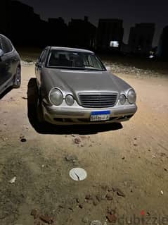 Mercedes-Benz E200 2002  فبريكه دواخل  راشه حزام فقط والسقف فبريكه