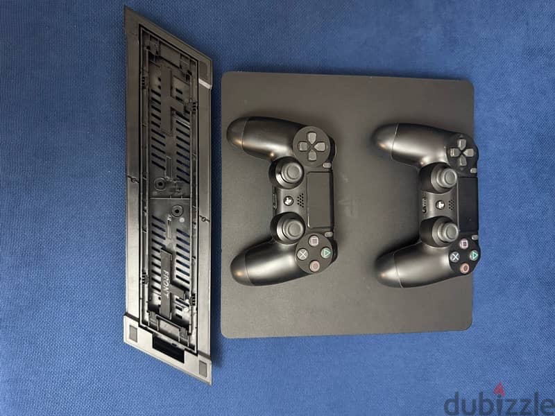 Playstation 4 Slim 1Tb + 2 Controllers بلاي ستيشن ٤ ١تيرابايت بدراعين 0