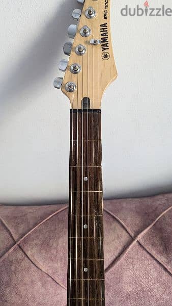 electric guitar Yamaha erg fretless