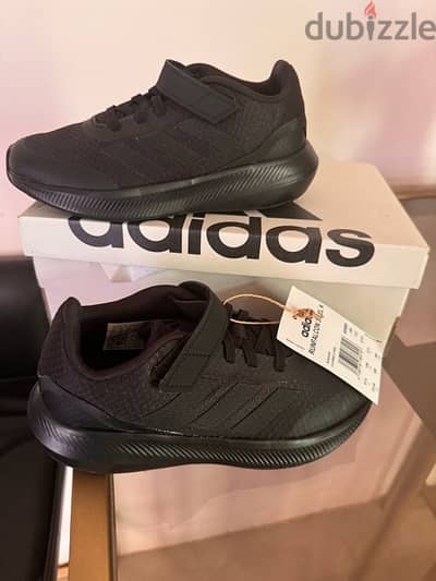 شوز اديداس اوريجينال مقاس ٣١. ٥ adidas