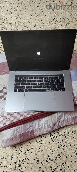 MacBook Pro 2017 15 inch Hard 512 SSD Touch Bar 5