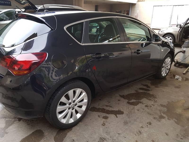 Opel Astra 2010 1