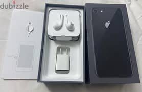 iPhone 8 64G كسر زيرو وارد كندا بالكرتونه