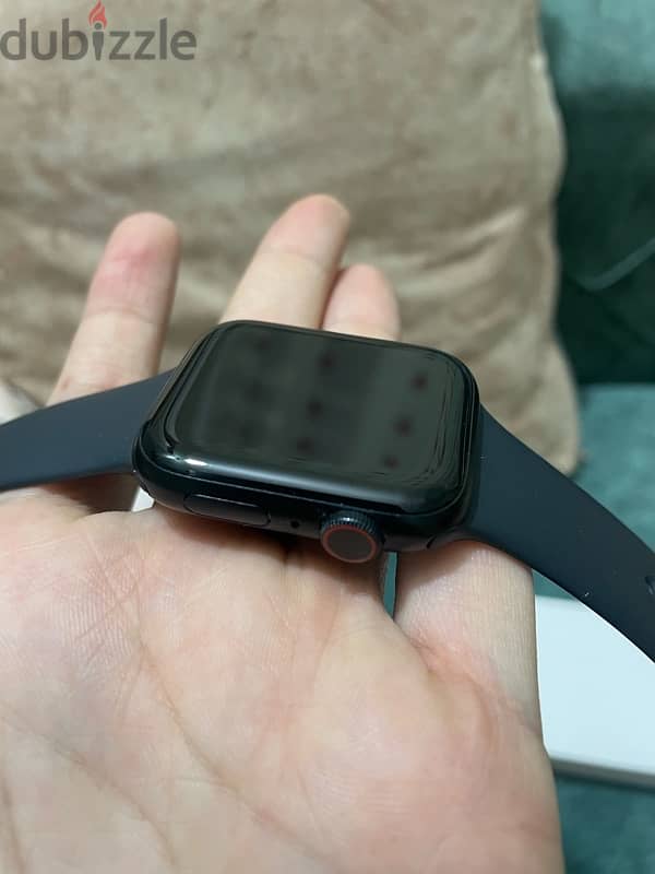 Apple watch SE   2nd gen 1