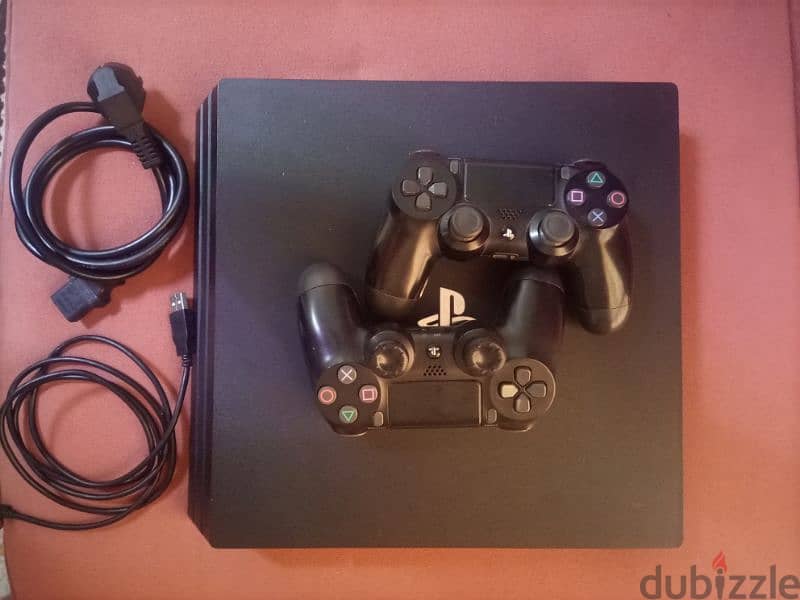 للبيع جهاز ps4 برو 1 تيرا+ درعين 2