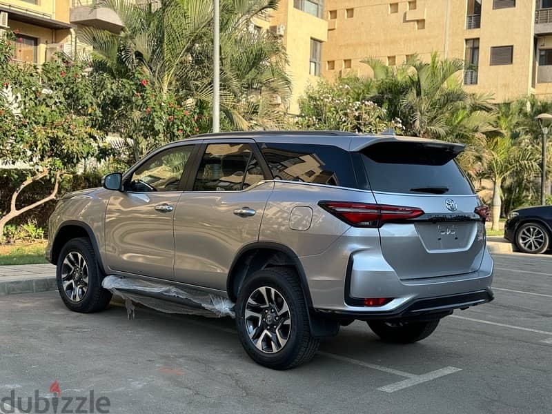 Toyota Fortuner 2025 1