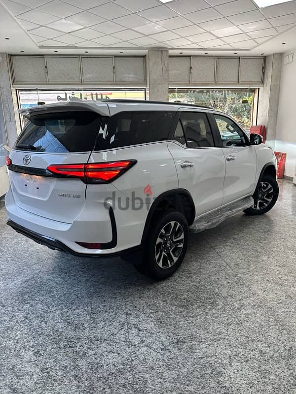 Toyota Fortuner 2025 Sport 4