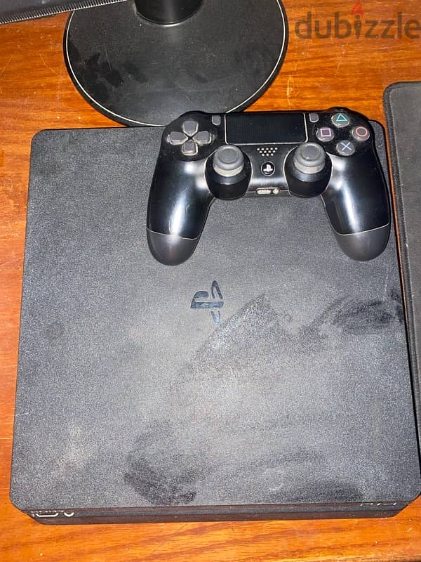 Playstation 4 slim 1