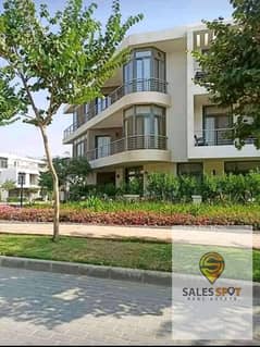 With a huge discount on cash 42%, a distinctive duplex for sale with a small villa division in Taj City Compound. Take advantage of the discount