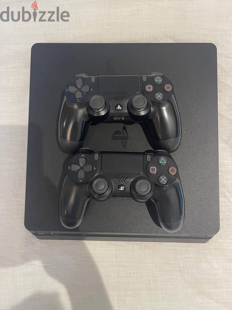 Playstation 4 PS4 1 TB بليستسشن وذراعين صليين و ست ألعاب 1