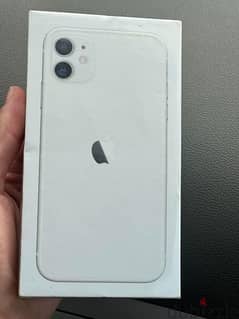 IPhone 11 ابيض  وارد السعودية علبة عربي انجليزي 128 متبرشم