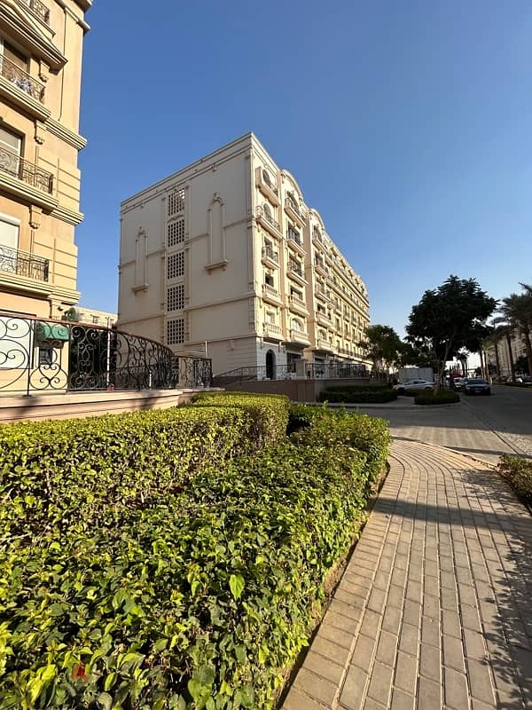 5 bedrooms apartment for sale in hydepark new cairo 5