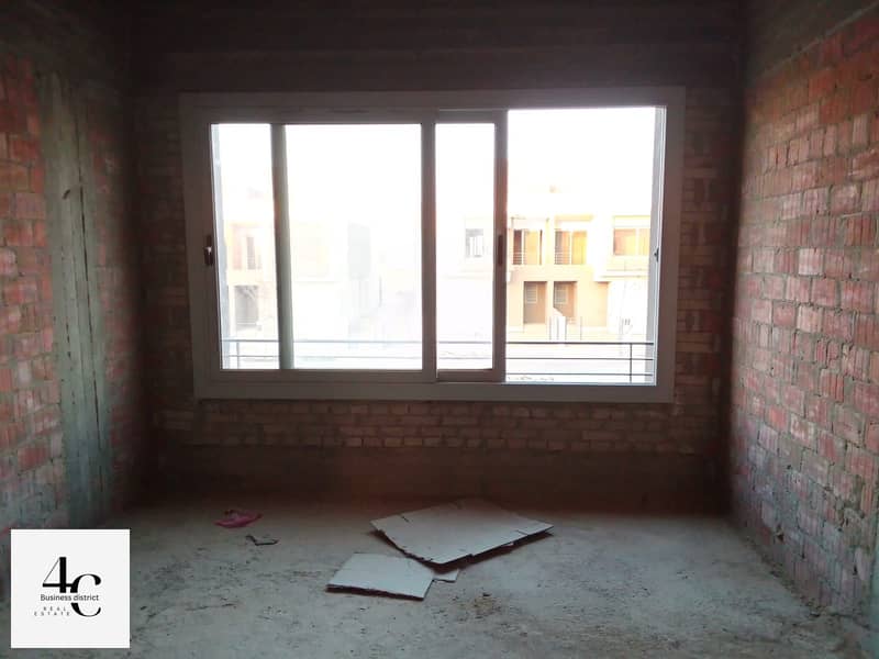 Townhouse Middle 225m For Sale ready to move With Installment In Palm Hills New Cairo 5