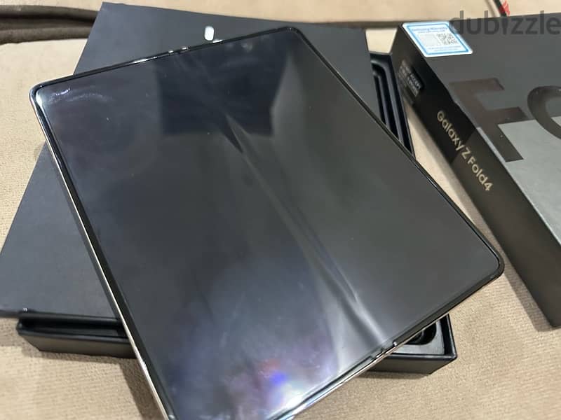 Galaxy Z Fold4 512 Gold 3