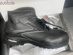 Safety Shoes PEZZOL Size 43 Fits 44 - حذاء سيفتى بيزول مقاس 43 يلبس 44