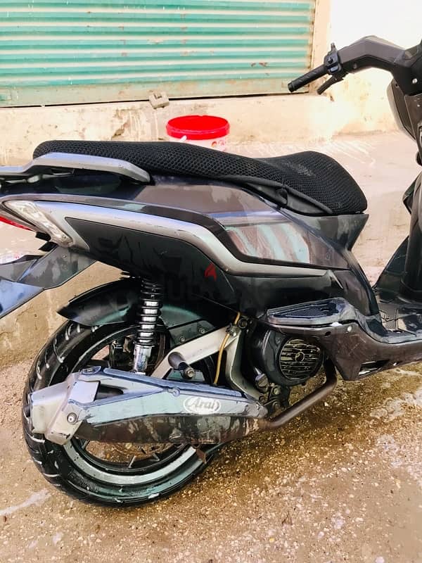 اسكوتر benelli 150cc 5