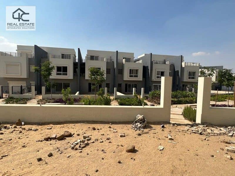 Townhouse in a prime location in the heart of New Cairo, ready to move in and inspect, semi-finished, at the old price for quick sale. 8