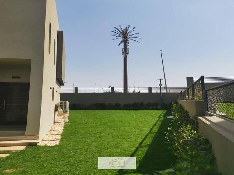 Luxury Townhouse + Garden 274m For Sale in Etapa - View Landscape 1