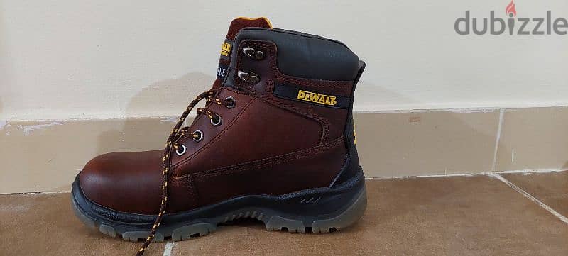 DEWALT SHOSE SIZE 41 NEW safety 1