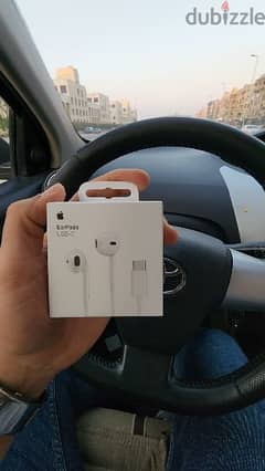 Earpods usb-c iPhone 15 16  الاصلي لم تستخدم نهائى اصلي 100% أبل 0