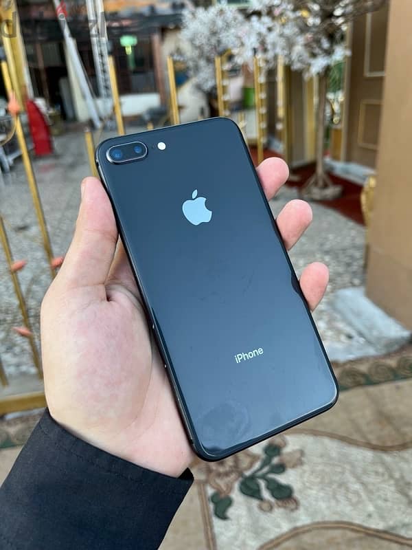 iPhone 8 Plus 2