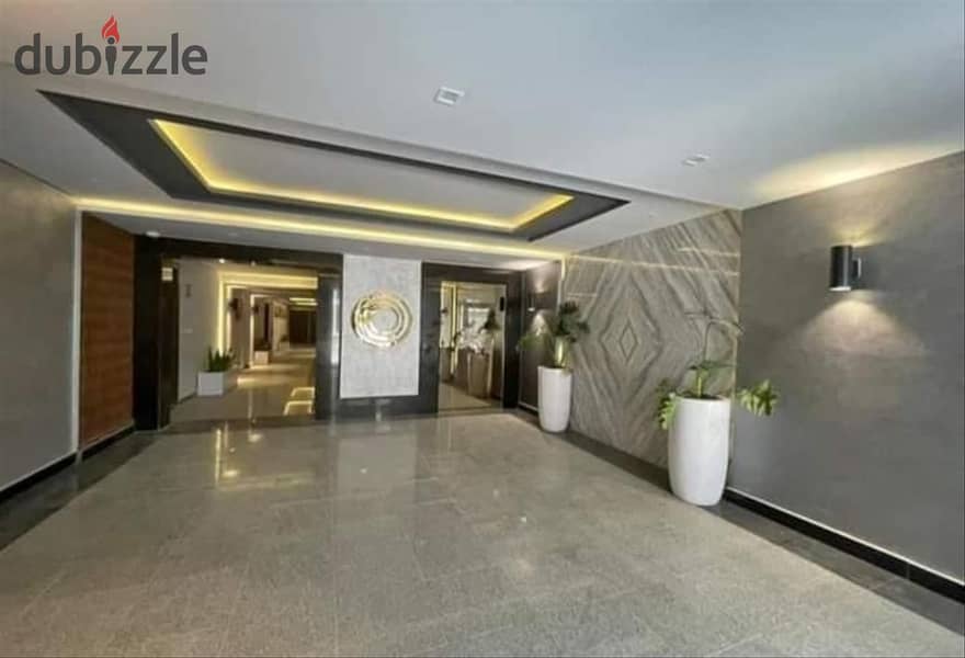 Apartment for sale in October without commissions with an antique marble entrance, with underground parking and an external storage in the Sun Capital 1