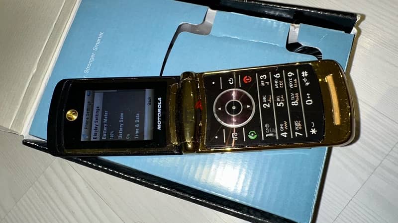 motorola razer v8 gold edition 0