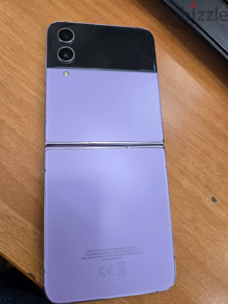 Samsung Galaxy Z Flip4 256GB in Bora Purple 5