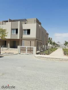 twin house corner 440m for sale in palm vally compound ready to move