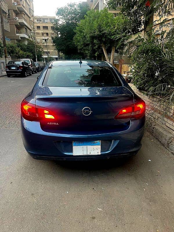 Opel Astra 2015 1