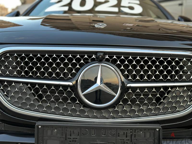 Mercedes-Benz E200 2025 AMG 5