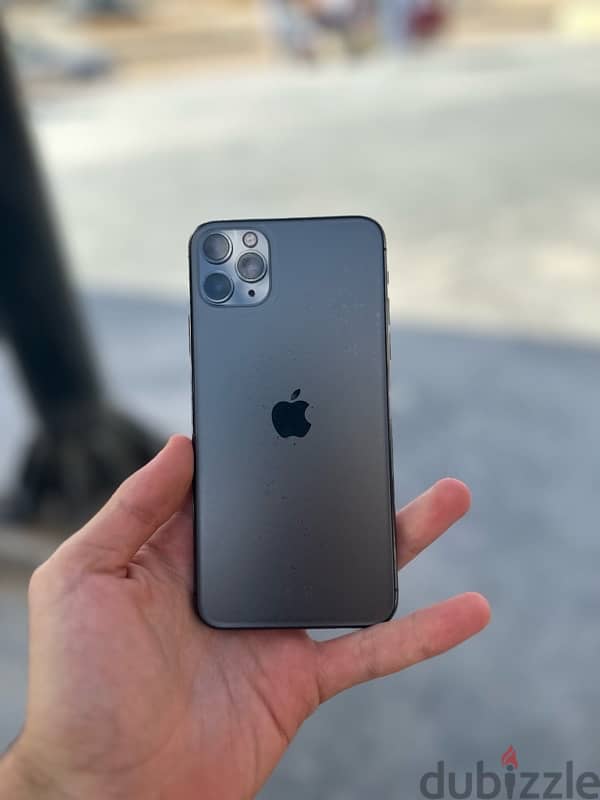 iPhone 11 Pro Max with box - ايفون 11 برو ماكس 0