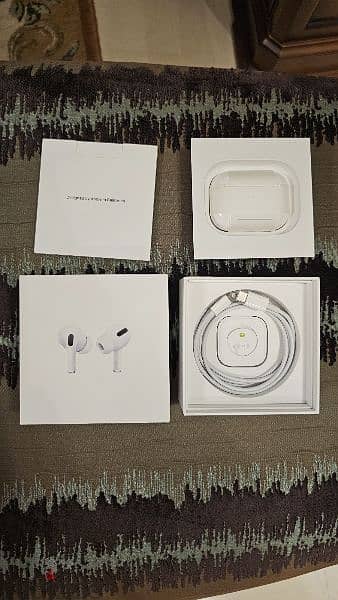 Apple Airpods Pro 1st Generation with Wireless Charging 2