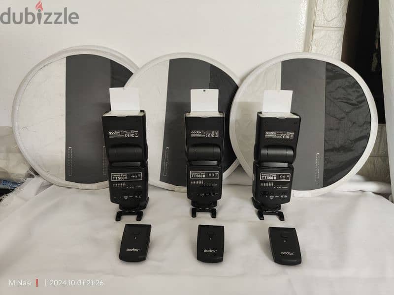 3 Godox TT560ii used like new + 3 flash disk + 2 chargers, 8 Batteries 3