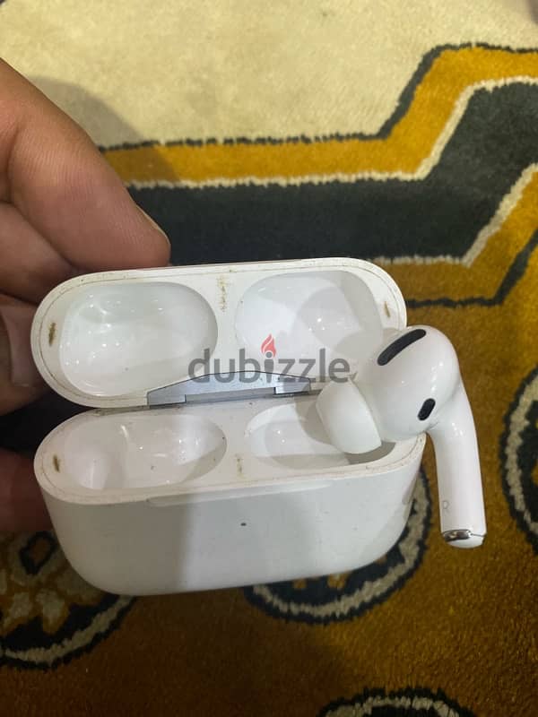 Apple AirPods Pro 1 Generation Original case & Right Only 3