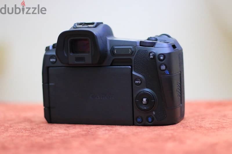 باكيدچ كامل وبسعر لقطة Canon R 0