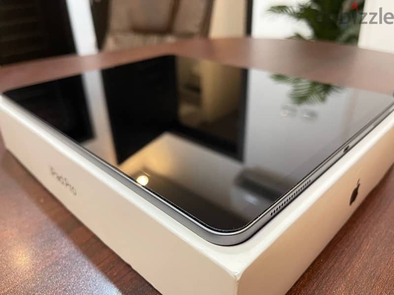 ipad 5 gen 256G - battery 88% very gd condition ممكن البدل ايفون pro15 11